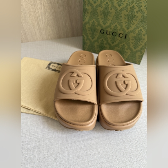 Gucci Miami Rubber Platform Slide Sandal - Picture 1 of 9